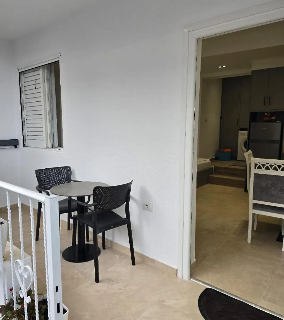 Aila Apartment Sarandë 0*,