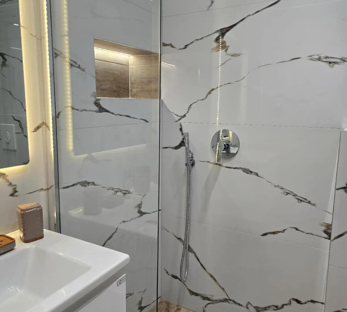 Aila Apartment Sarandë 0*,